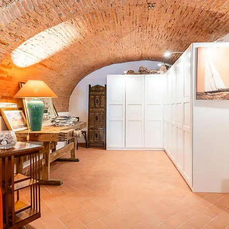 And Stylish * Livourne